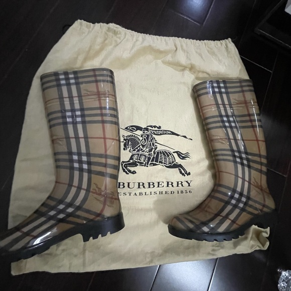 Burberry Haymarket Check Pattern Rubber Rain Boots - Picture 4 of 7